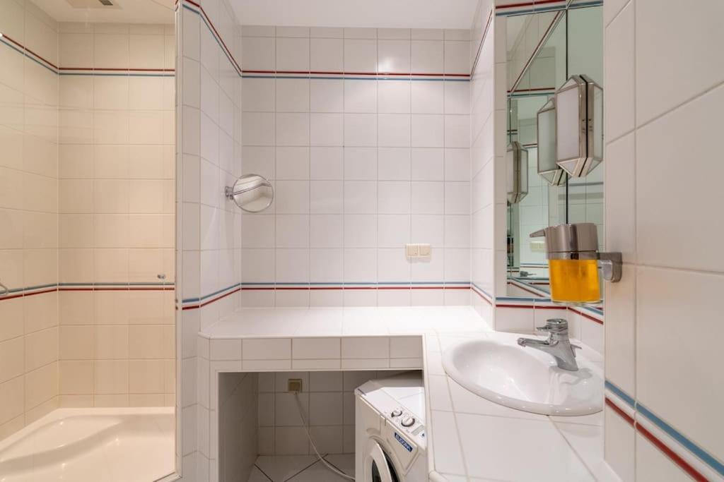 Historic Heart Apartment Виена Екстериор снимка
