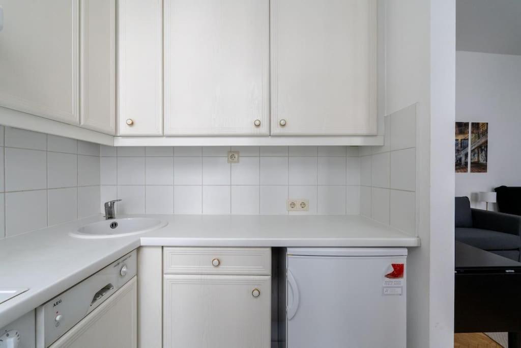 Historic Heart Apartment Виена Екстериор снимка