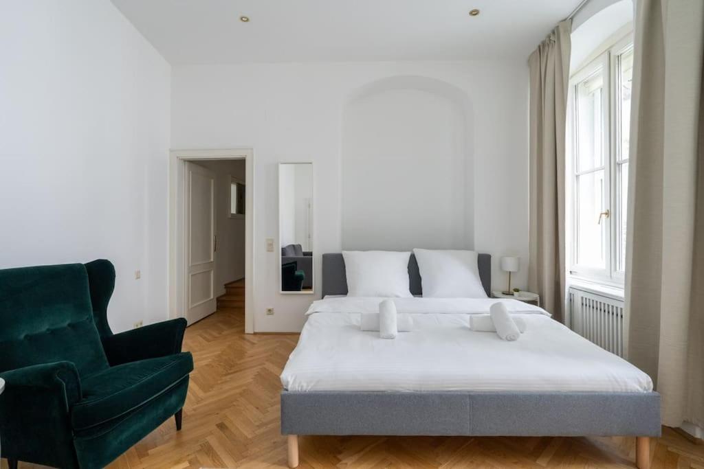 Historic Heart Apartment Виена Екстериор снимка