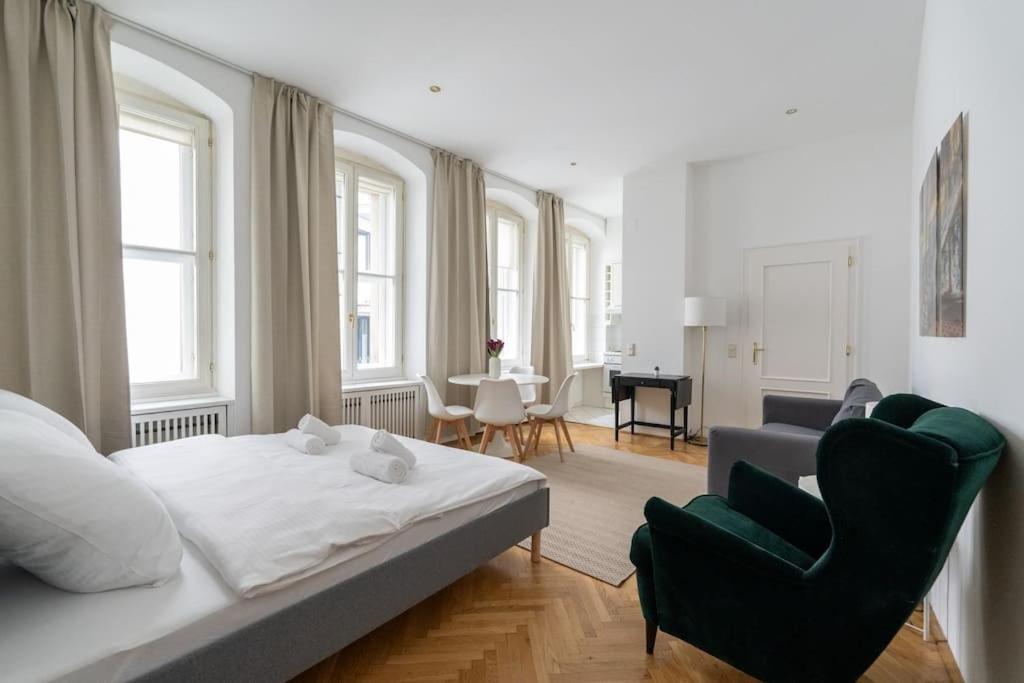 Historic Heart Apartment Виена Екстериор снимка