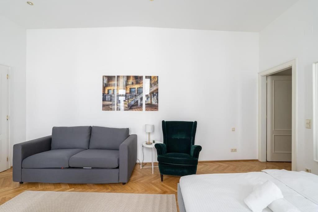 Historic Heart Apartment Виена Екстериор снимка