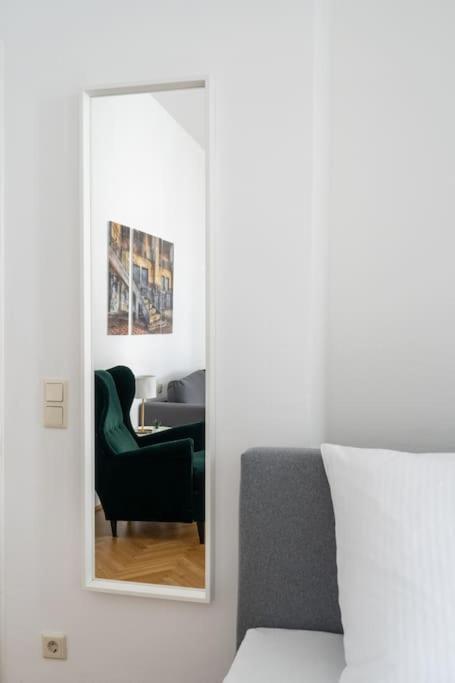 Historic Heart Apartment Виена Екстериор снимка