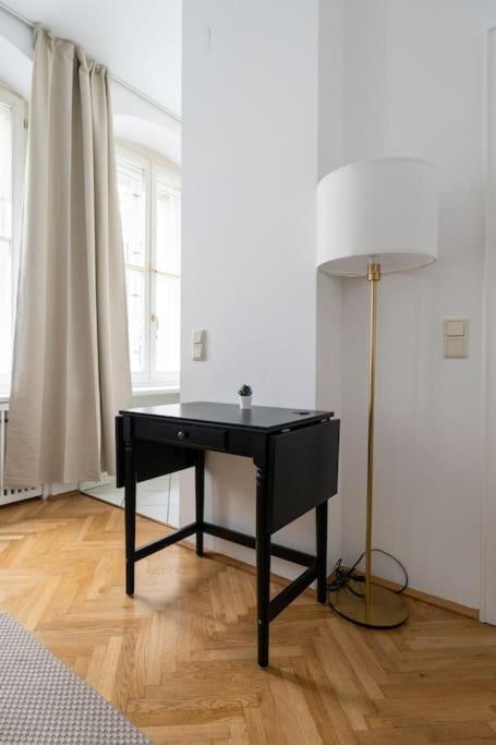 Historic Heart Apartment Виена Екстериор снимка