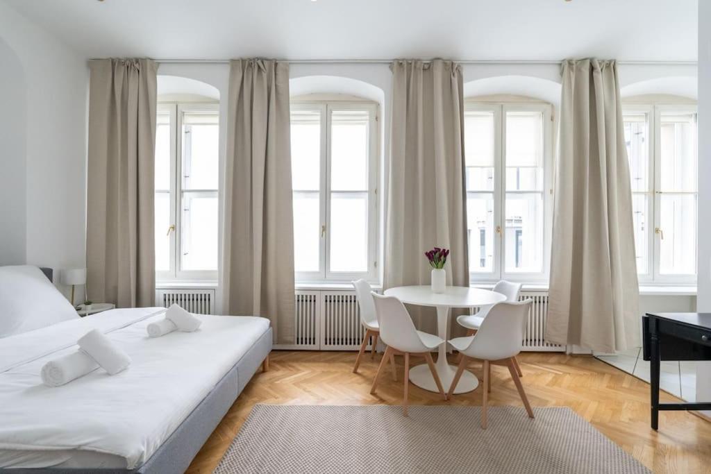 Historic Heart Apartment Виена Екстериор снимка