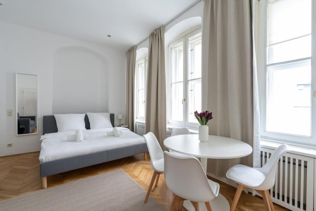 Historic Heart Apartment Виена Екстериор снимка