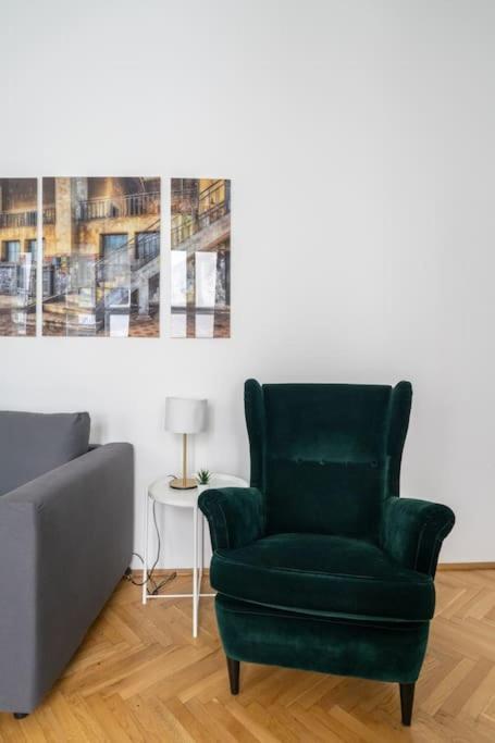 Historic Heart Apartment Виена Екстериор снимка